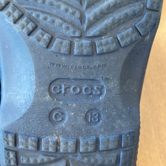 Navy blue, fleece lined crocs.  Size C 13. - Picture 3 of 9